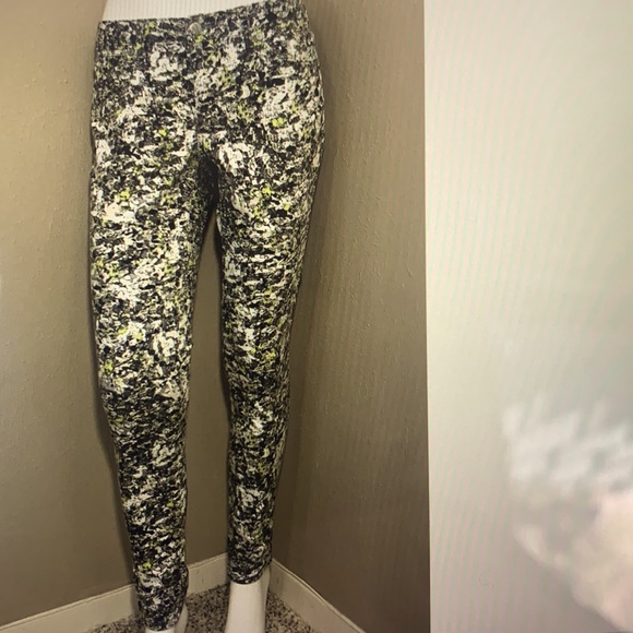 EUC Vera Wang Simply Vera Patterned Ankle Jeans GRAYS/LIME/IVORY US10 - Picture 3 of 11